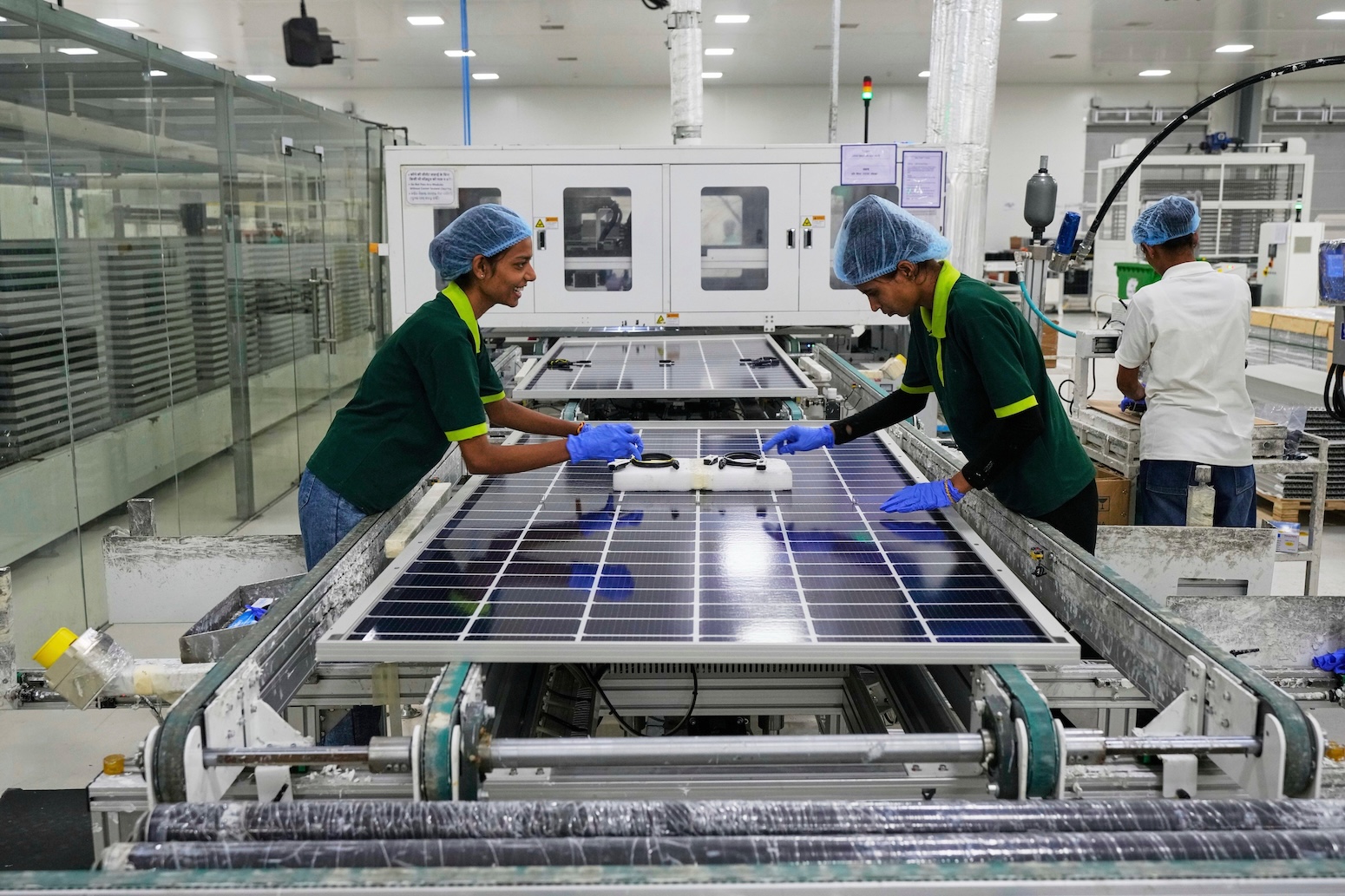 India's CO2 Growth Hits 24-Year Low as Clean Energy Soars