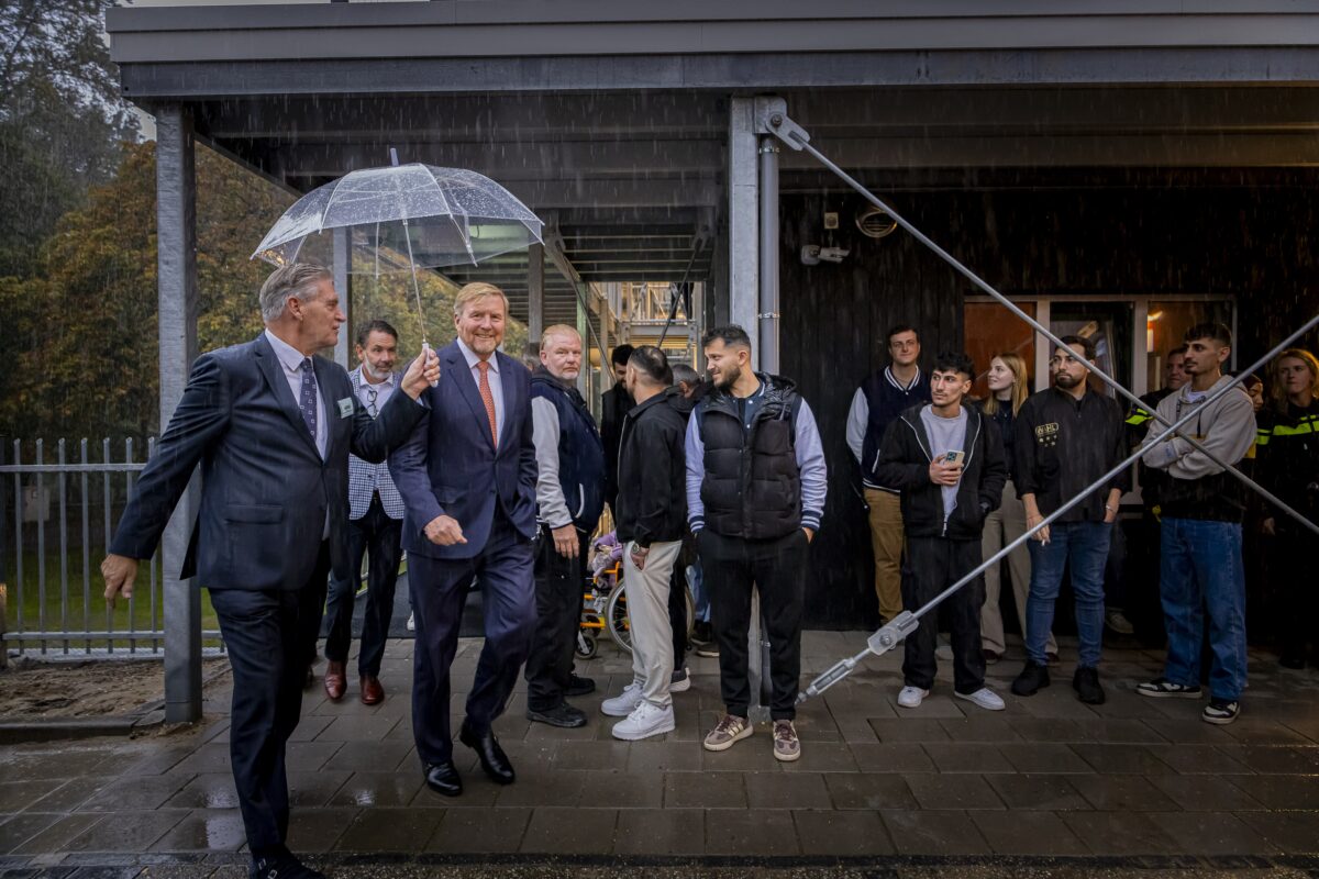 Dutch King Visits 35-Year Refugee Center: "Things Can Go Well