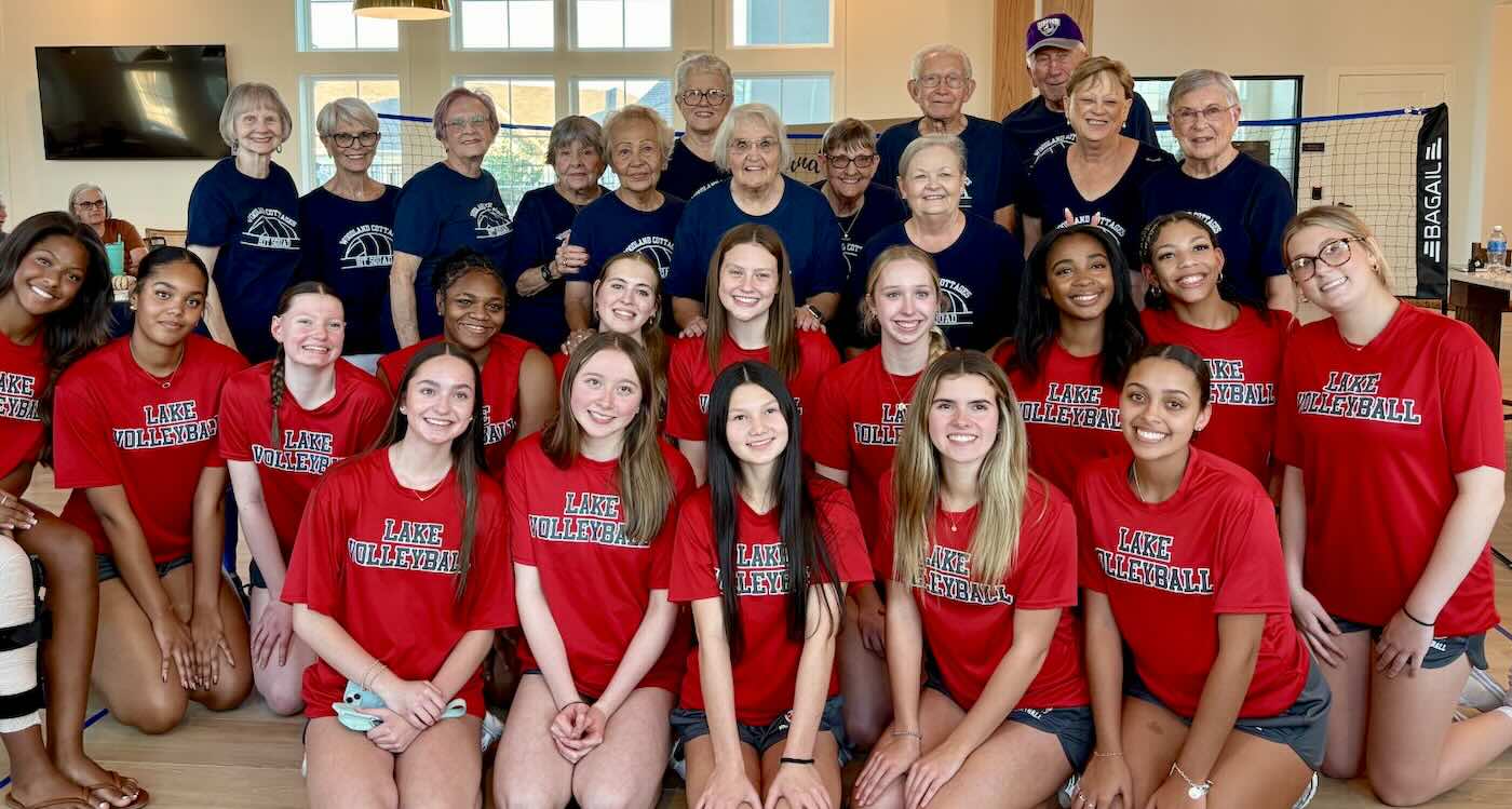 Texas Teens and Seniors Bond Over Chair Volleyball - Image 2