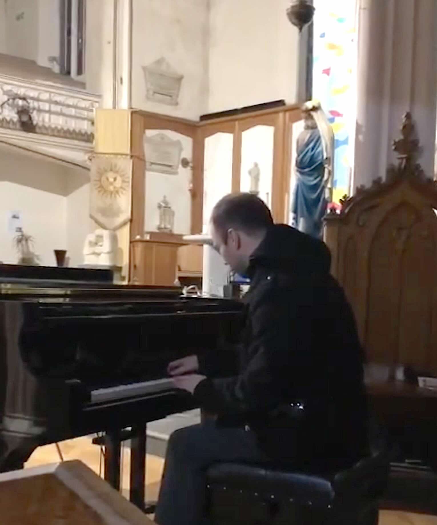 Homeless Pianist Raises $50K After Church Video Goes Viral - Image 2