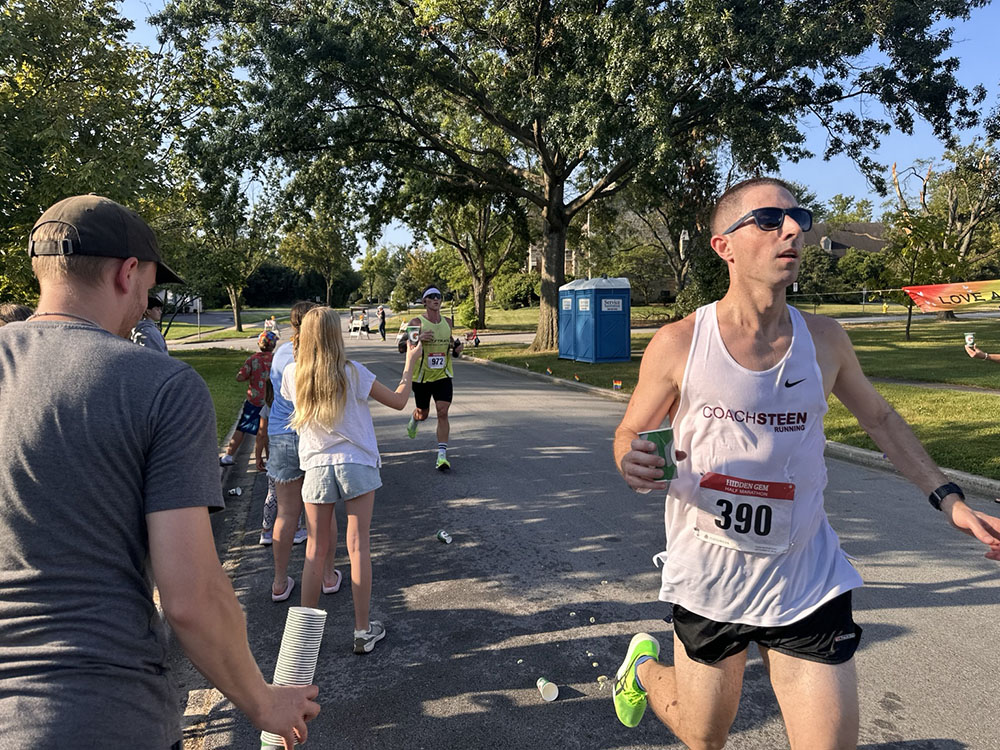 Illinois Town Decorates Streets to Cheer Half-Marathoners