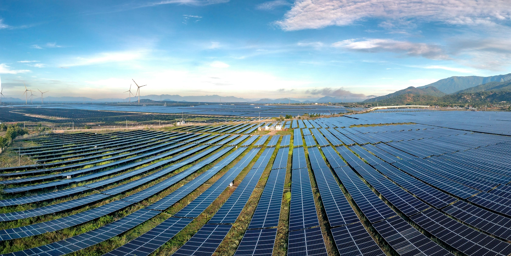US Clean Energy Investment Jumps 6% to $120 Billion in 2025