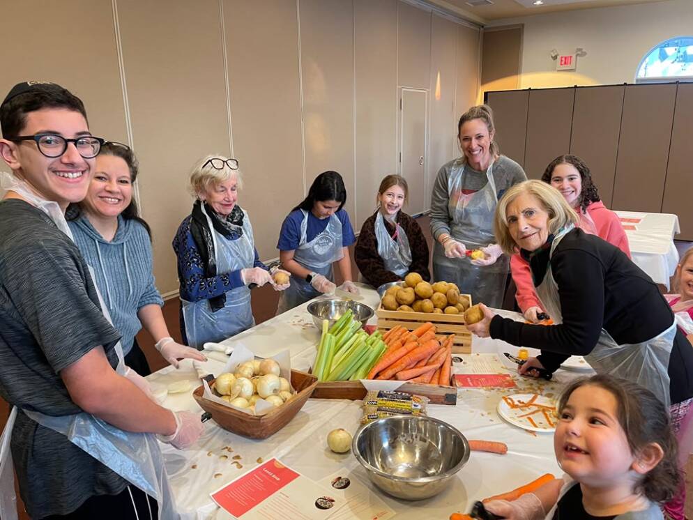 Pennsylvania Synagogue Feeds 30 Families Per Month
