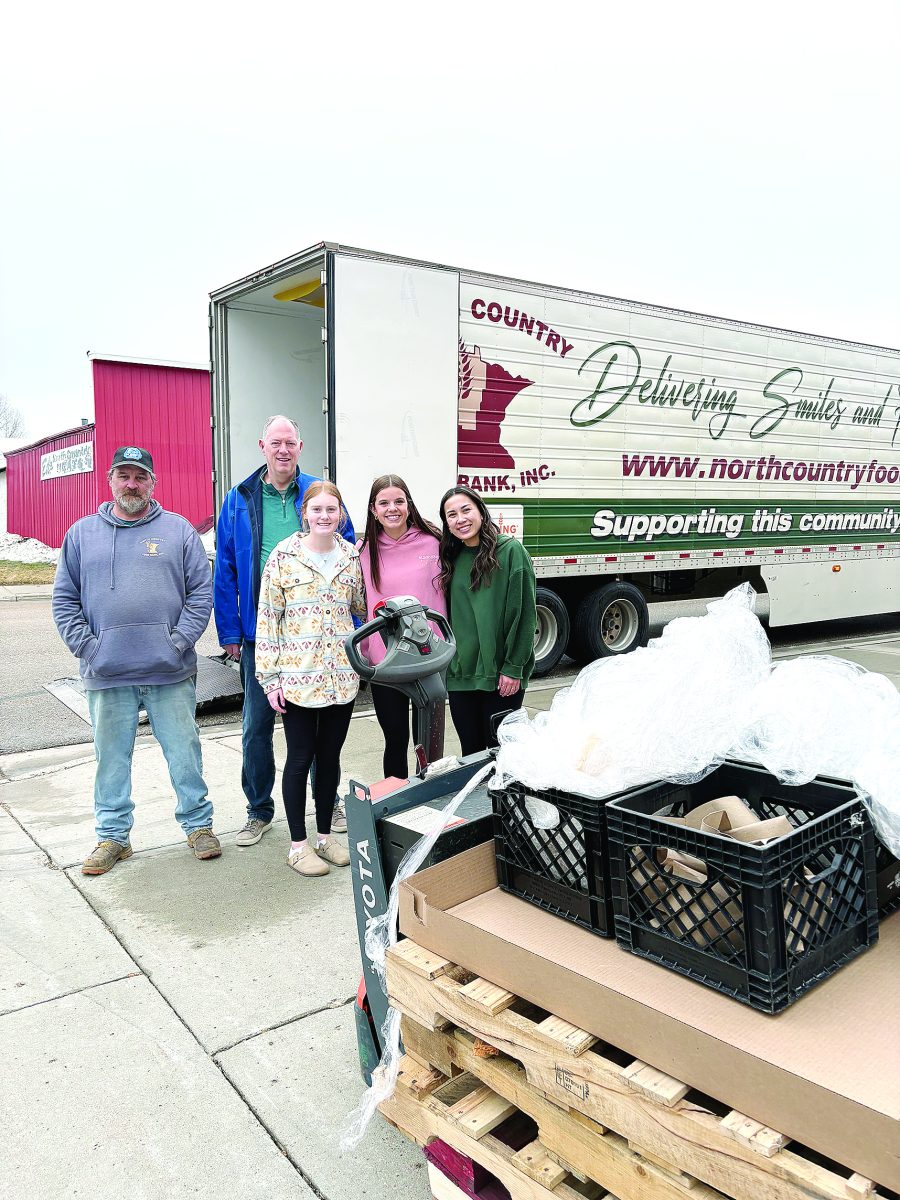 50 Volunteers Keep Minnesota Food Pantry Running Strong