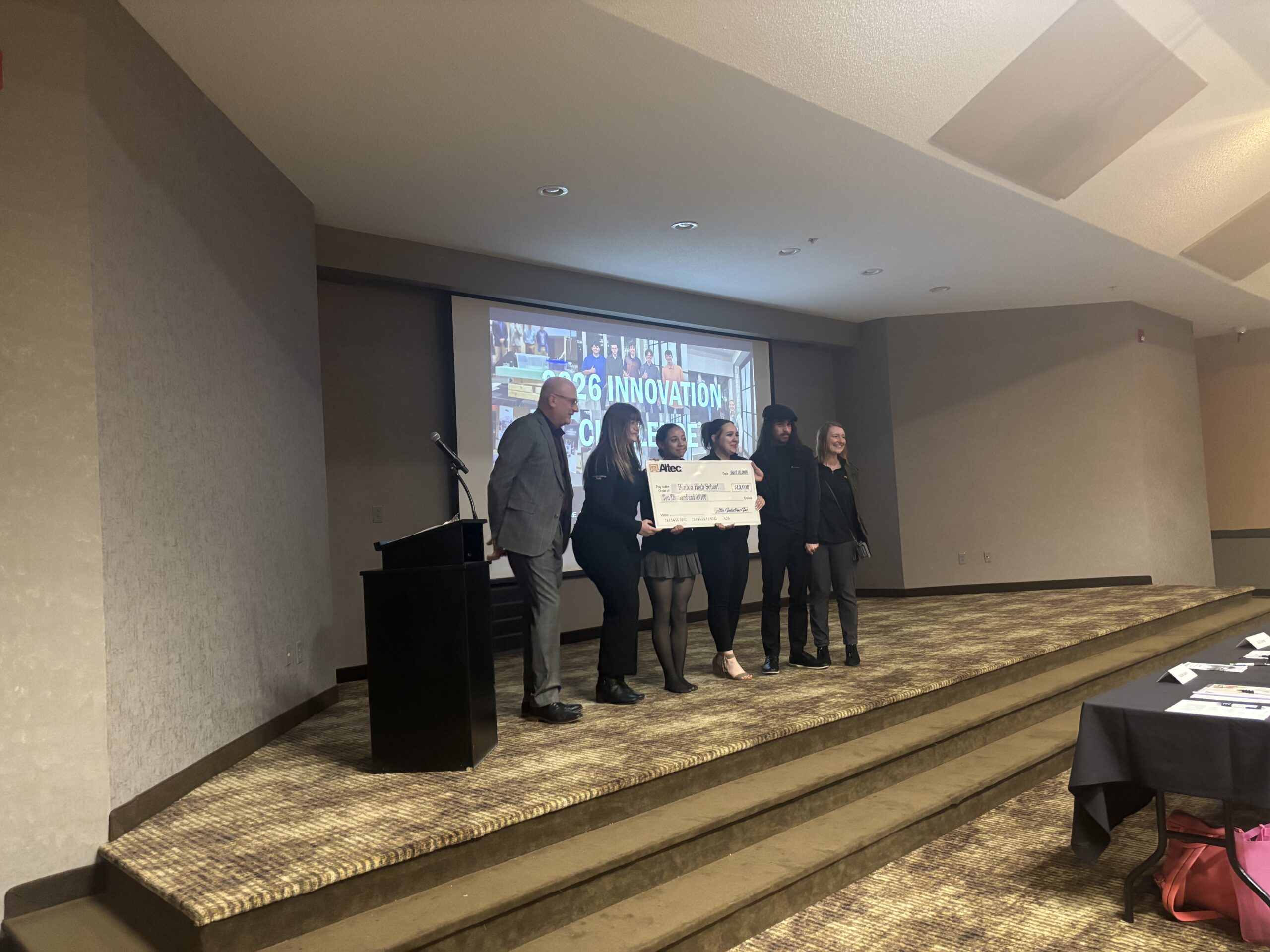 Missouri Teens Win $10K for Cosmetology Class Proposal