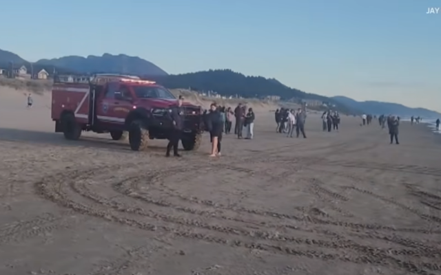 Volunteer 4x4 Crew Rescues Stuck Emergency Vehicle - Image 2