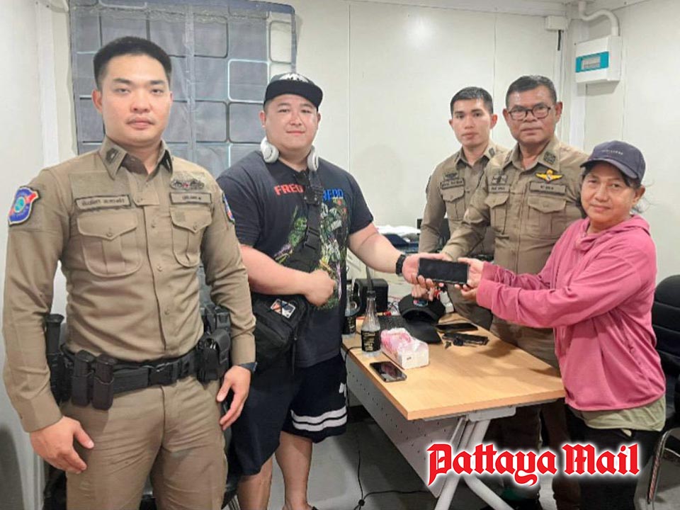 Tourist Gets Lost Phone Back at Thailand Beach