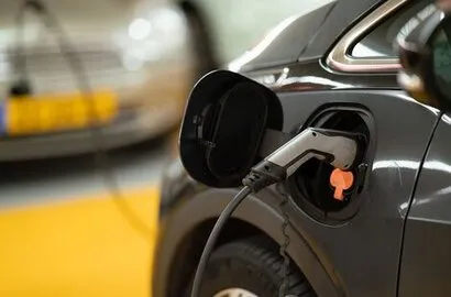 UK Electric Vehicle Sales Hit 50% Market Share in 2025