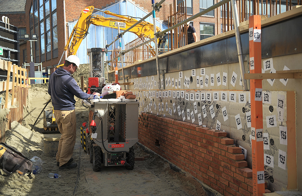 Bricklaying Robots Built 100 Homes, Now Heading to U.S.