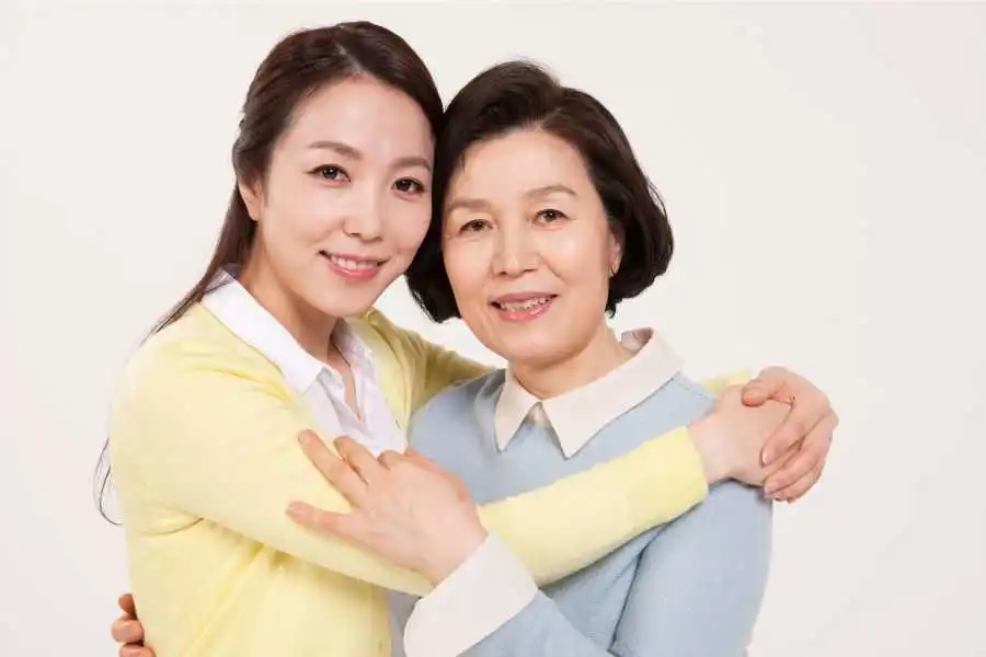 Korean Phrase for Hard Days Brings the World to Tears