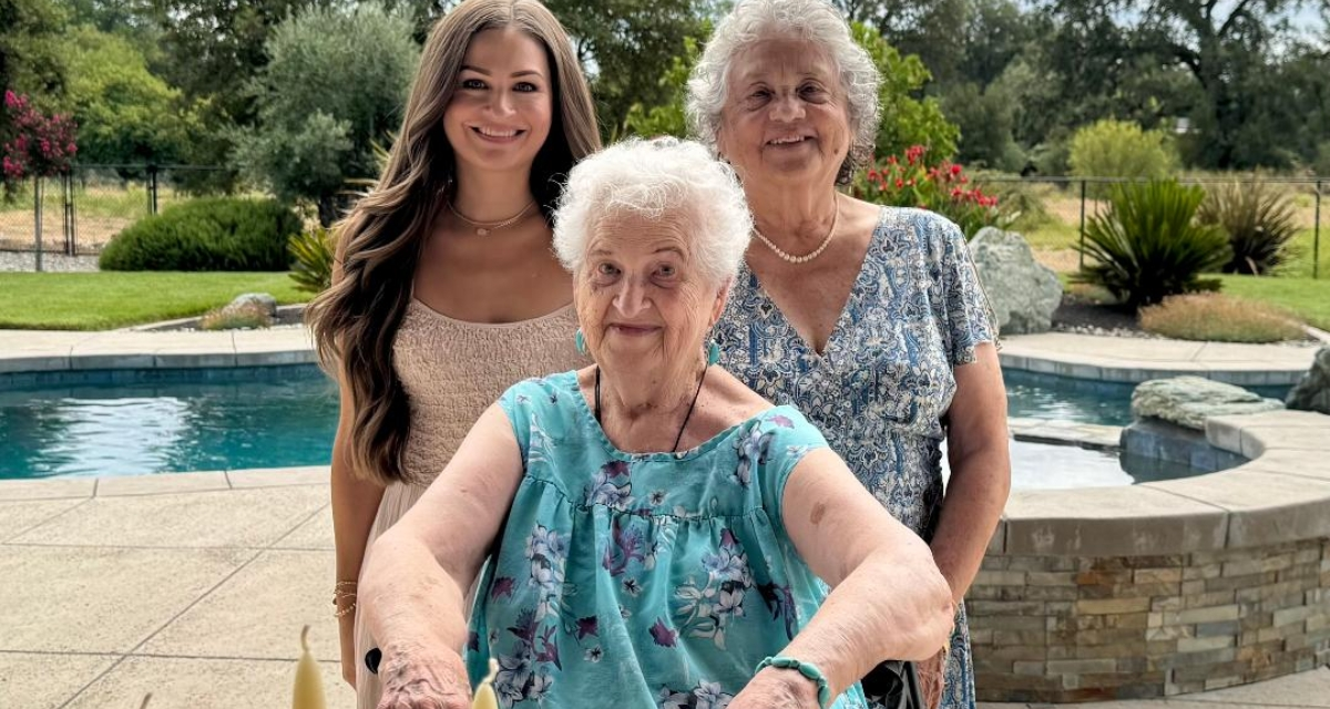 92-Year-Old Leaves China to Best Friend's Daughter